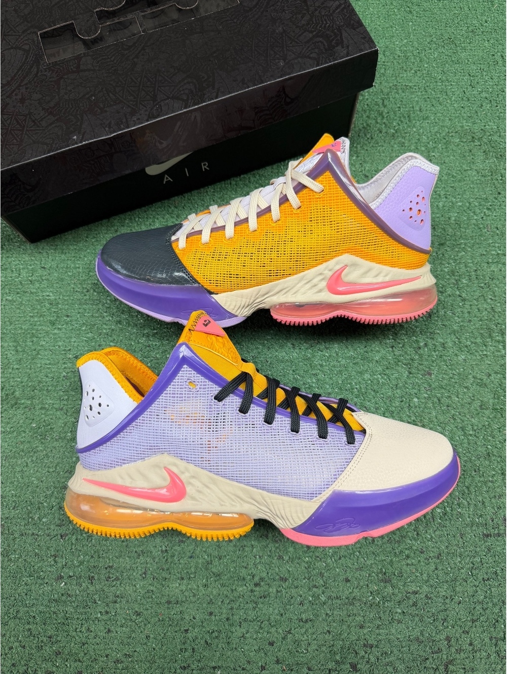 NIKE LEBRON 19 LOW MISMATCH SIZE 11.5